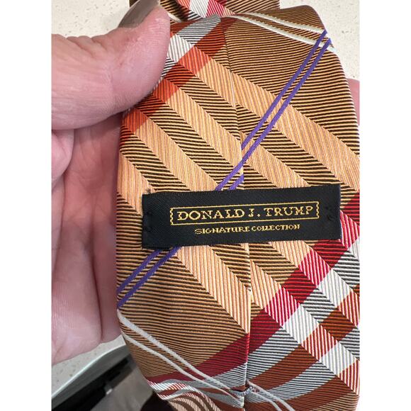 Donald J Trump plaid neck tie - Picture 3 of 4